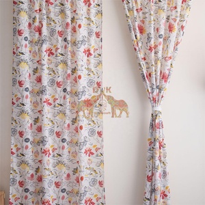 Rideau en coton imprimé à la main traditionnel, motif floral multicolore, rideaux légers en coton - Product Image 2