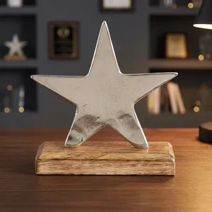 Elegante Adorno Decorativo de Metal con Estrella Plateada, Base de Madera, Moderno, Ecológico, Hecho a Mano, para Decoración del Hogar - Product Image 4