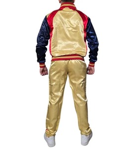 Conjunto Deportivo de Dos Piezas en Satén Brillante Rojo Dorado con Franjas Laterales para Hombre y Mujer, Ideal para Ropa Casual y a la Moda - Product Image 6