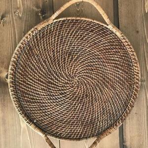 Opciones de forma rústica Bandeja de servicio de ratán redonda y rectangular con asa Tamaños y colores personalizables sostenibles para almacenamiento - Product Image 6