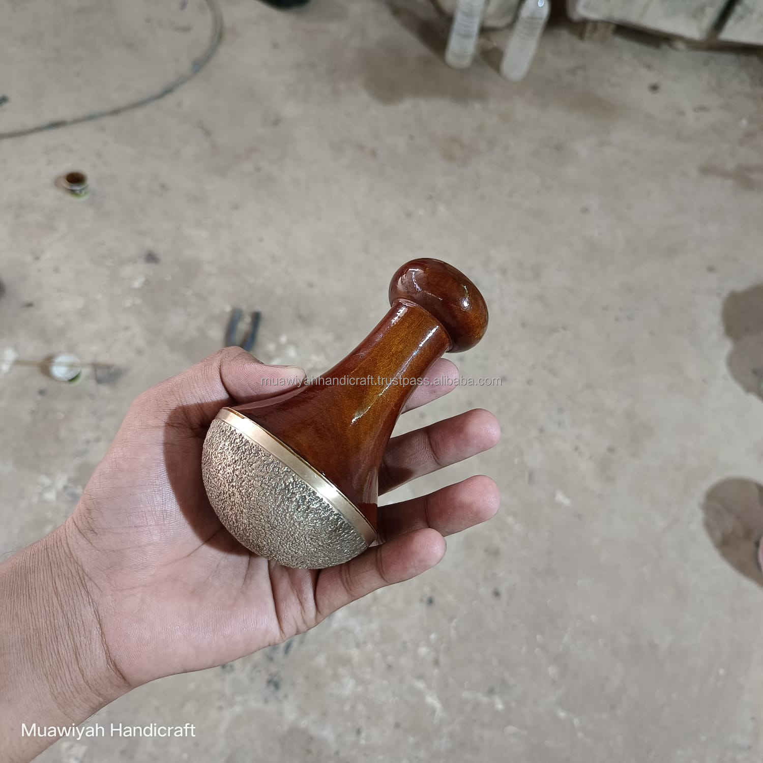 สีน้ำตาล