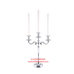 Candélabre fait main en métal plaqué argent avec cinq bras de forme carrée pour l'entrée de mariage et les décorations de fête - Product Image 2