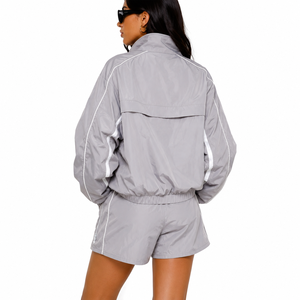 Conjunto de Chaqueta Cortavientos Gris Oversize y Pantalones Cortos con Cierre Frontal, Estilo Deportivo Unisex, Tejido Ligero, Sudadera con Capucha para Primavera - Product Image 5