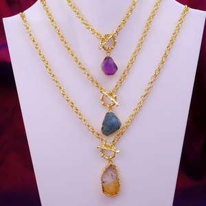 สร้อยคอจี้หินมูนสโตนสีรุ้งธรรมชาติ หินประจำเดือนมิถุนายน รูปทรงอิสระ ชุบทองบนสแตนเลส ทำมือ ทันสมัย - Product Image 6