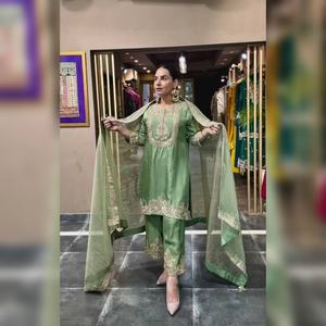 Collection pakistano-indienne prête à porter, ensemble 3 pièces en soie Chinnon à broderies lourdes, séchage rapide, pour femme, idéal pour les fêtes - Product Image 1