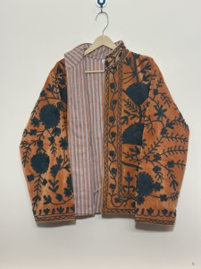Veste en velours brodée à la main Maaunique Vintage Suzani pour femmes, motif floral automne/hiver, veste bomber en coton entièrement respirante - Product Image 5