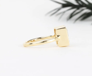 Bague en or massif 14 carats avec initiale et diamant, Bague empilable avec initiale en diamant de laboratoire, Bague personnalisée avec initiale - Product Image 4