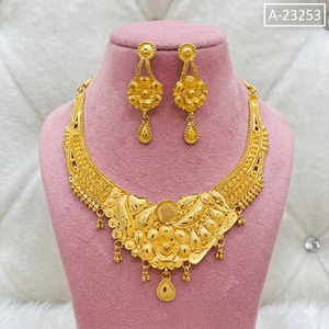 ชุดเครื่องประดับอินเดียสไตล์แอฟริกันทันสมัยปี 2024 จาก MOLL JEWELLERS ชุบทอง/เงิน ผลิตจากโลหะผสมสังกะสีประดับเพชรซิร์คอน ได้รับการรับรอง ชุดเครื่องประดับชุดที่สาม - Product Image 1