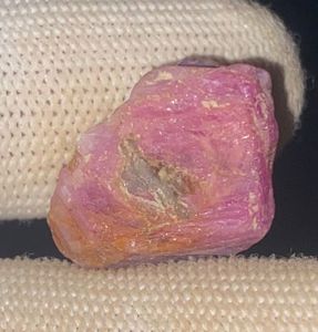 พลอยทับทิมดิบธรรมชาติ 39.20 กะรัต จากเคนยา เหมืองเฟโมส จอห์น โซล - Product Image 1