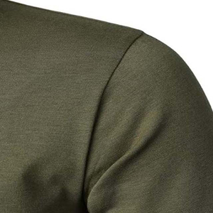 Polo de punto para hombre, color verde oliva, manga corta, estilo casual, con ribete negro en el cuello y los puños. - Product Image 5