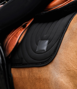 Tapis de selle anglais matelassé en coton de haute qualité avec logo personnalisé, confortable, respirant, couleur personnalisée, sur mesure - Product Image 6