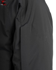 Veste d'hiver noire haut de gamme en softshell imperméable pour l'extérieur, fermeture intégrale sur le devant, deux poches verticales sur la poitrine, ajustable, pour la chasse - Product Image 3