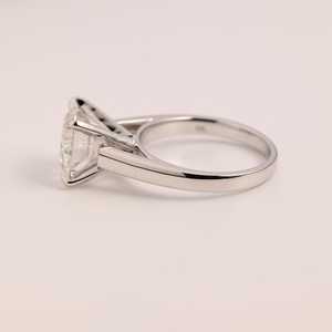 Bague solitaire de promesse en diamant rond de 2,02 carats, cultivé en laboratoire, scintillant, pour femme, en or blanc 14 carats, cadeau de mariage pour la mariée - Product Image 5