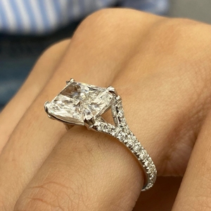 Bague de Fiançailles et de Mariage en Argent Sterling S925 avec Diamant Moissanite VVS Taille Radiant de Luxe pour Femme – Vente en Gros - Product Image 2