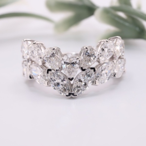 Anillo de compromiso, aniversario y boda de oro blanco con diamantes de laboratorio talla marquesa y pera, banda curva, diseño en V, chevron y múltiples filas. - Product Image 1