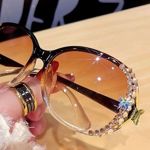 Nouvelle Arrivée Lunettes de Soleil Femme Dégradées Monture Complète Grande Carrée Nouvelle Tendance Diamant Surdimensionné Miroir PC Polarisé - Product Image 1