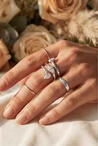 แหวนเพชรทรงบริลเลียนต์ AMBER JEWELS รุ่นคลาสสิค สำหรับทั้งชายและหญิง ทองคำแท้ 18K ตัวเรือนแบบหนามเตย ชุบโรเดียม ได้รับการรับรองจาก IGI คุณภาพเยี่ยม - Product Image 2