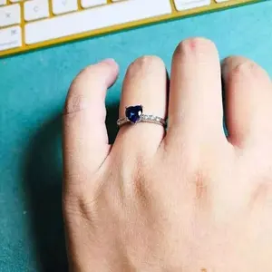 Anillo de Moissanita Azul Corte Corazón, Plata de Ley 925, Banda Pavé, Anillo de Compromiso, Anillo de Promesa Clásico Solitario - Product Image 3