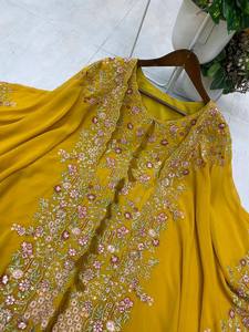 ชุดปาลาซโซ่ผ้าจอร์เจตต์เทียมปักลายประณีตพร้อมเสื้อคลุมดีไซน์เนอร์ เสื้อผ้าสตรีสไตล์ชาติพันธุ์ คุณภาพส่งออก - Product Image 3