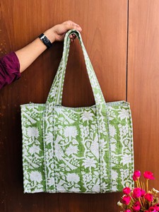 Bolso Tote Grande Reversible de Algodón Acolchado con Estampado Boho a Cuadros Verdes, Hecho a Mano, Ecológico, Sostenible y Resistente para Compras - Product Image 1