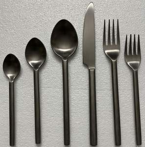 Nuevo Juego de Cubiertos de Acero Inoxidable 18/8 de Diseño Clásico, 6 Piezas, con Acabados en Oro Mate PVD, Sostenible, Creaciones AH - Product Image 5