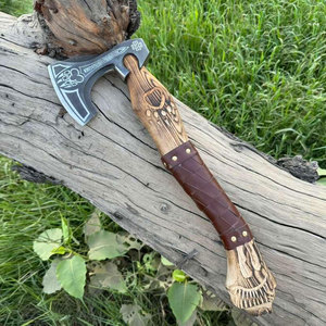 Hacha Artesanal de Estilo Vikingo Tradicional con Mango de Madera, Herramienta para Camping, Bushcraft y Carpintería, Regalo Rústico de Inspiración Nórdica - Product Image 3