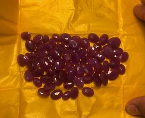 Rubí Rojo Natural Sin Calentar Ni Tratar, 70 Piezas Trituradas, 474.40 Quilates, Precio al por Mayor de $5 por Quilate para la Fabricación de Joyas - Product Image 1