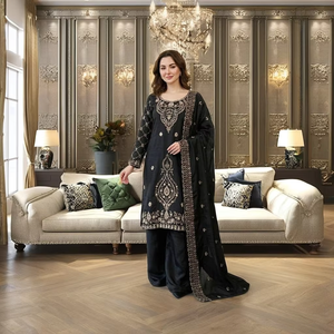 ชุดปาลาซโซ่ผ้าไหมปักลายแบบดั้งเดิมสำหรับฤดูหนาว แรงบันดาลใจจากฮานียา อามีร์ งานปักดิ้นทองหนัก ทรงเข้ารูป สง่างาม สไตล์ปากีสถาน - Product Image 1