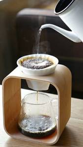 Support de filtre à café carré réutilisable en bois massif, minimaliste et écologique, avec une capacité de 350 ml pour la préparation manuelle du café - Product Image 6