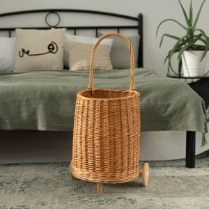 Venta al por mayor de fábrica - Carritos de mimbre tejido de 2 ruedas para que los niños los usen en el mercado, carritos de juguete. - Product Image 3