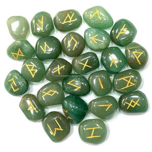 Juego de runas caídas de cuarzo rosa al por mayor, Runas de cristal grabadas para adivinación curativa, Feng Shui y piedras preciosas caídas talladas - Product Image 4