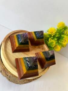 หินคริสตัลทรงปิรามิดหินเคลือบเงาพร้อมแบบจำลองฮวงจุ้ยและประติมากรรมแกะสลักของขวัญทางจิตวิญญาณ - Product Image 4