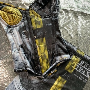 Corset de qualité supérieure en noir avec sublimation Dollar - Product Image 4
