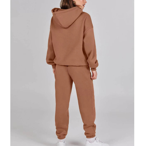 Ensemble survêtement et sweat à capuche femme personnalisé Hiver 2026 – Qualité supérieure, 100 % coton, couleur unie, écologique, grandes tailles, léger - Product Image 4