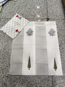 Ensemble de draps en coton imprimé à la main avec housses d'oreiller, literie florale indienne pour hôtels, boutiques et vente en gros - Product Image 1