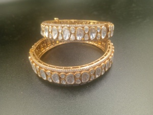 AMAIRA JEWELS Brazalete de Plata para Mujer con Piedra Doble Polki Verde, Engaste de Canal, Pulsera de Compromiso y Boda, Estilo Moderno - Product Image 1