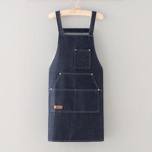 Tablier de coiffure professionnel IKZARSA en denim avec patch en cuir, bretelles réglables, confortable pour usage en salon, différentes couleurs, personnalisable - Product Image 3