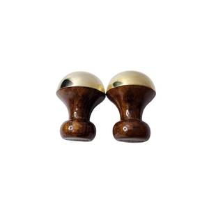 Varita Kansa, herramienta de belleza ayurvédica para masaje facial, con extremos de metal bronce de doble cara y mango de madera de teca, ligera y hecha a mano. - Product Image 4