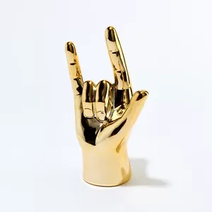 Sculpture métallique moderne tendance, statue abstraite faite à la main pour la décoration intérieure contemporaine, sculpture religieuse exclusive en aluminium faite à la main - Product Image 1