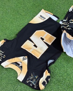Ensemble uniforme de football américain pour hommes, design sublimé dragon noir et or, maillot sans manches et pantalon, coupe athlétique anti-humidité - Product Image 4