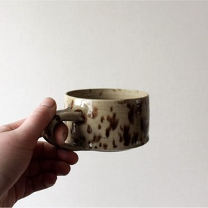 Mug en céramique fait main de qualité assurée avec motif marron moucheté, design Wabi-Sabi, résistant à la chaleur, pour usage domestique - Product Image 2