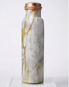 Elegante botella de cobre con patrón de mármol blanco, diseño dorado y minimalista moderno para viajes, hogar y oficina. - Product Image 4