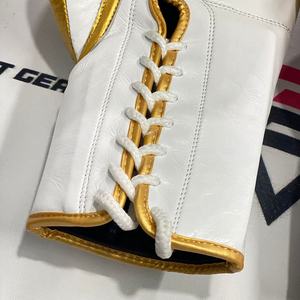 ถุงมือชกมวยต่อสู้หนังวัวแท้ผูกเชือกสีขาวสีทองแบบมืออาชีพผลิตตามสั่ง - Product Image 5