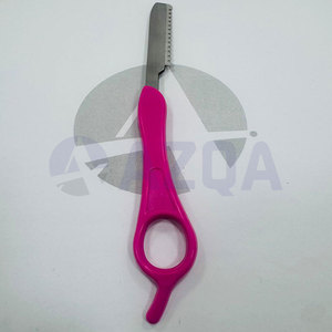 Navaja de acero inoxidable para dar forma al cabello con mango rosa brillante para corte y texturizado profesional en salones de belleza - Product Image 3
