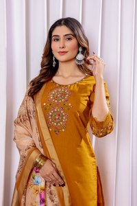 Ensemble Kurti droit de créateur avec dupatta en soie Chanderi – Tenue indienne de luxe pour l'exportation mondiale - Product Image 3