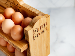 Soporte de madera de doble nivel para huevos, bandeja de almacenamiento de huevos de dos niveles para encimera de cocina, despensa, mesa de desayuno, decoración de cocina estilo rústico - Product Image 3