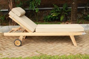 Sun Lounger in Solid Teak Wood with Dettachable Cushion - Product Image 3