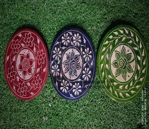 Quemadores de incienso de siete chakras, soportes de incienso de piedra suave, placa REDONDA DE LA India, quemadores de incienso de chakra, soportes de incienso de chakra - Product Image 1