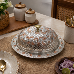 Plateau de service artisanal en cuivre et argent martelé avec couvercle en dôme, couvercle décoratif pour aliments, plateau de luxe pour buffet, service de restauration hôtelière - Product Image 3