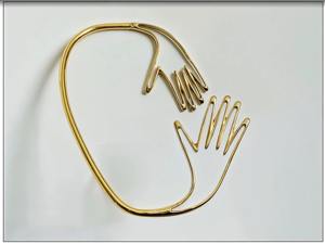 Aro de alambre metálico con forma de mano para cortina, perfecto para una decoración del hogar elegante y con estilo, y para un diseño de habitación sofisticado. Venta al por mayor desde India. - Product Image 3